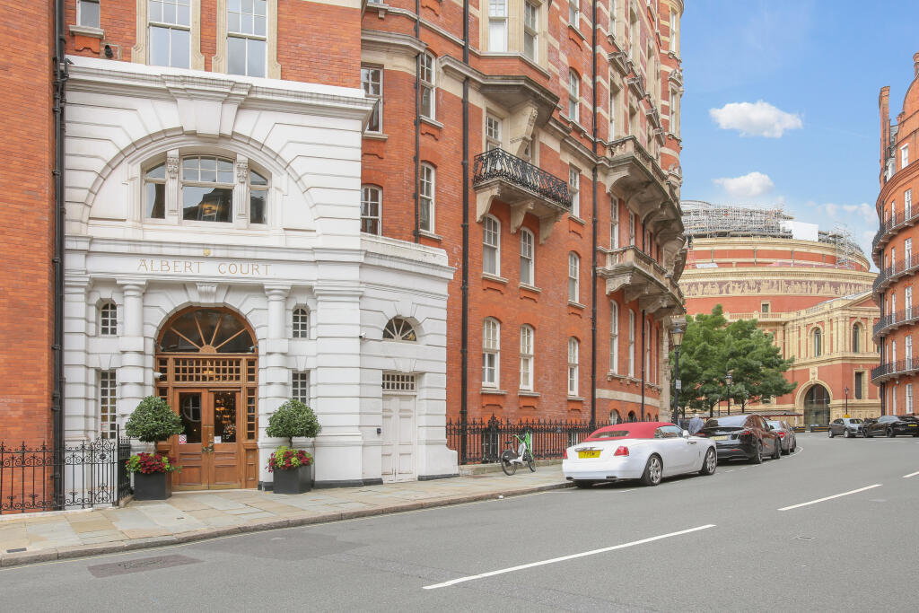 4 bed Apartment for rent in Kensington. From Liv International - London