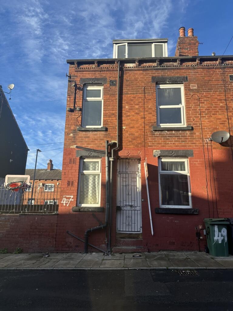 2 bed Mid Terraced House for rent in Leeds. From Logic Lettings Ltd - Pontefract