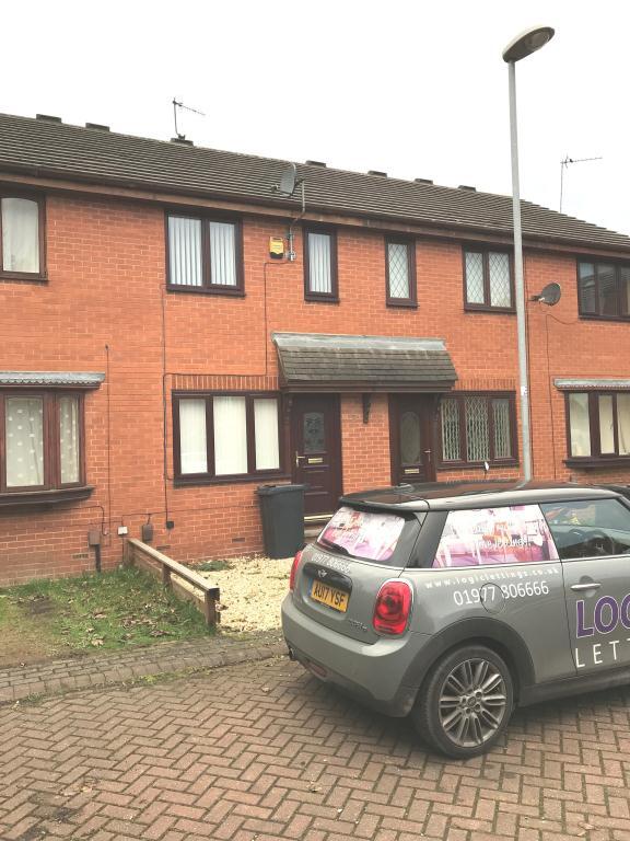 2 bed Mid Terraced House for rent in Leeds. From Logic Lettings Ltd - Pontefract