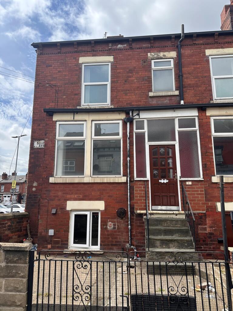 4 bed Mid Terraced House for rent in Leeds. From Logic Lettings Ltd - Pontefract