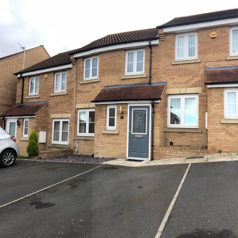 2 bed Town House for rent in Castleford. From Logic Lettings Ltd - Pontefract