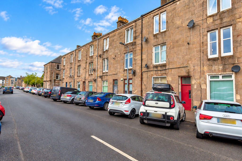 1 bed 1st Floor Flat for rent in Dumbarton. From Lomond Letting Ltd - Helensburgh