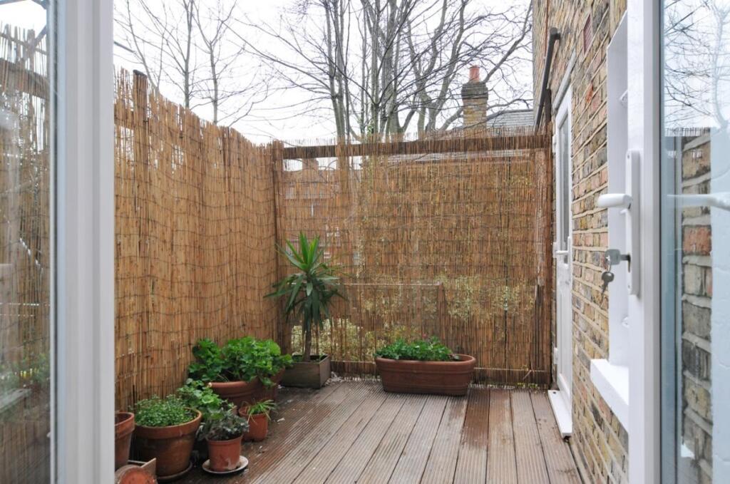2 bed 1st Floor Flat for rent in Stoke Newington. From London Move - London