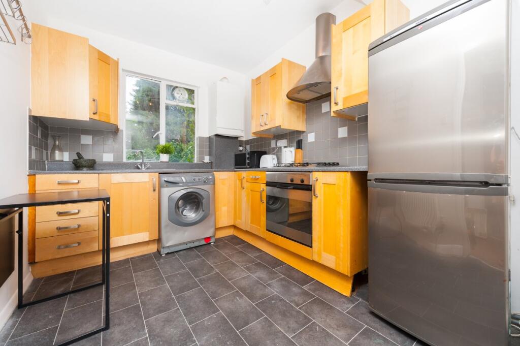 2 bed 1st Floor Flat for rent in Islington. From London Move - London