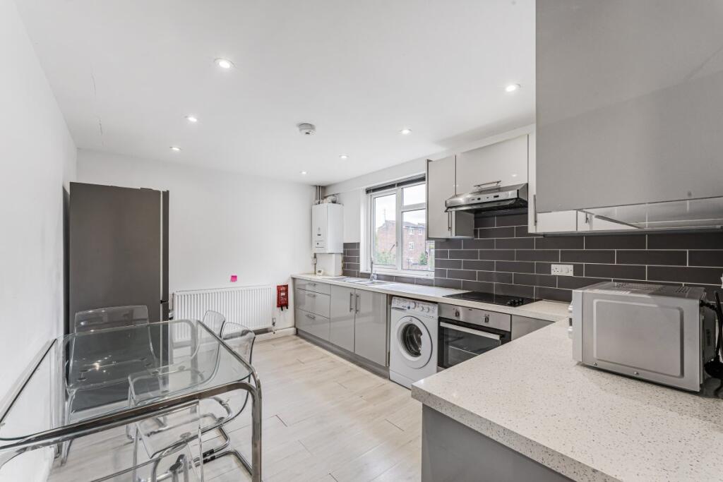 3 bed 1st Floor Flat for rent in Stoke Newington. From London Move - London