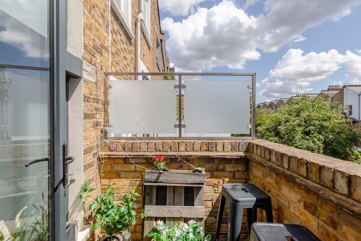 2 bed 1st Floor Flat for rent in Stoke Newington. From London Move - London
