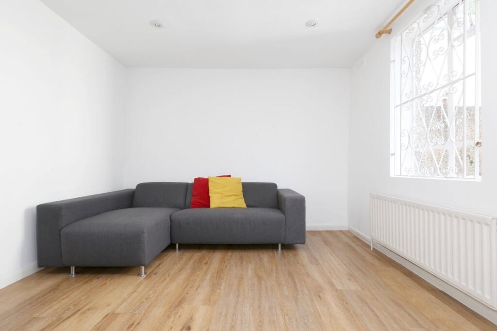 2 bed 1st Floor Flat for rent in Islington. From London Move - London