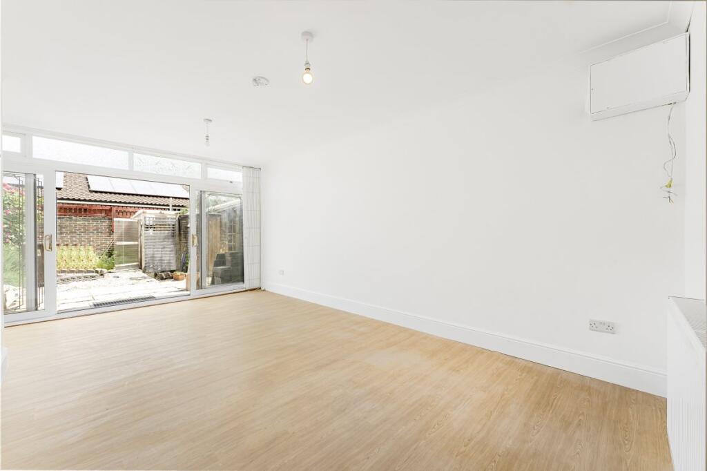 4 bed Bungalow for rent in Hackney. From London Move - London