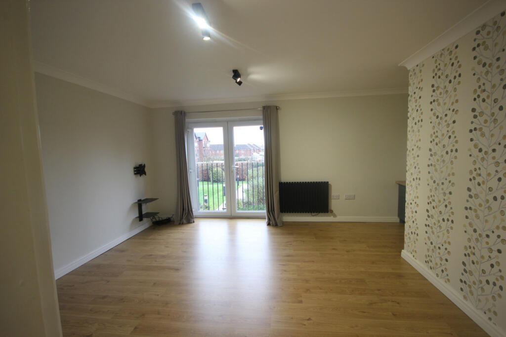 2 bed 1st Floor Flat for rent in Moss Side. From Lytham Estate Agents - Lytham