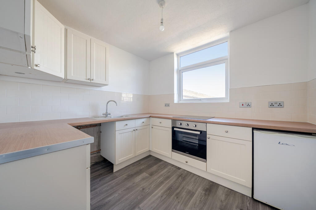 2 bed Apartment for rent in Handforth. From Madina Property - Manchester
