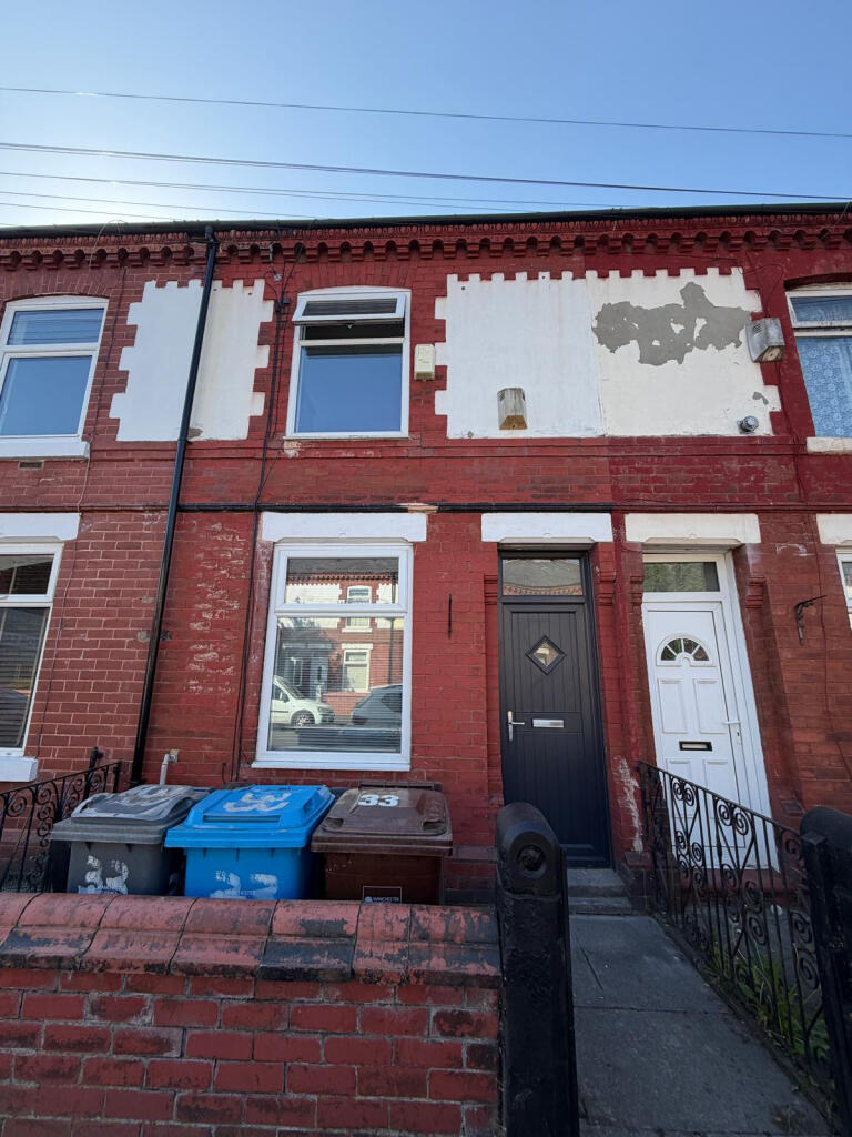 2 bed Mid Terraced House for rent in Denton. From Madina Property - Manchester