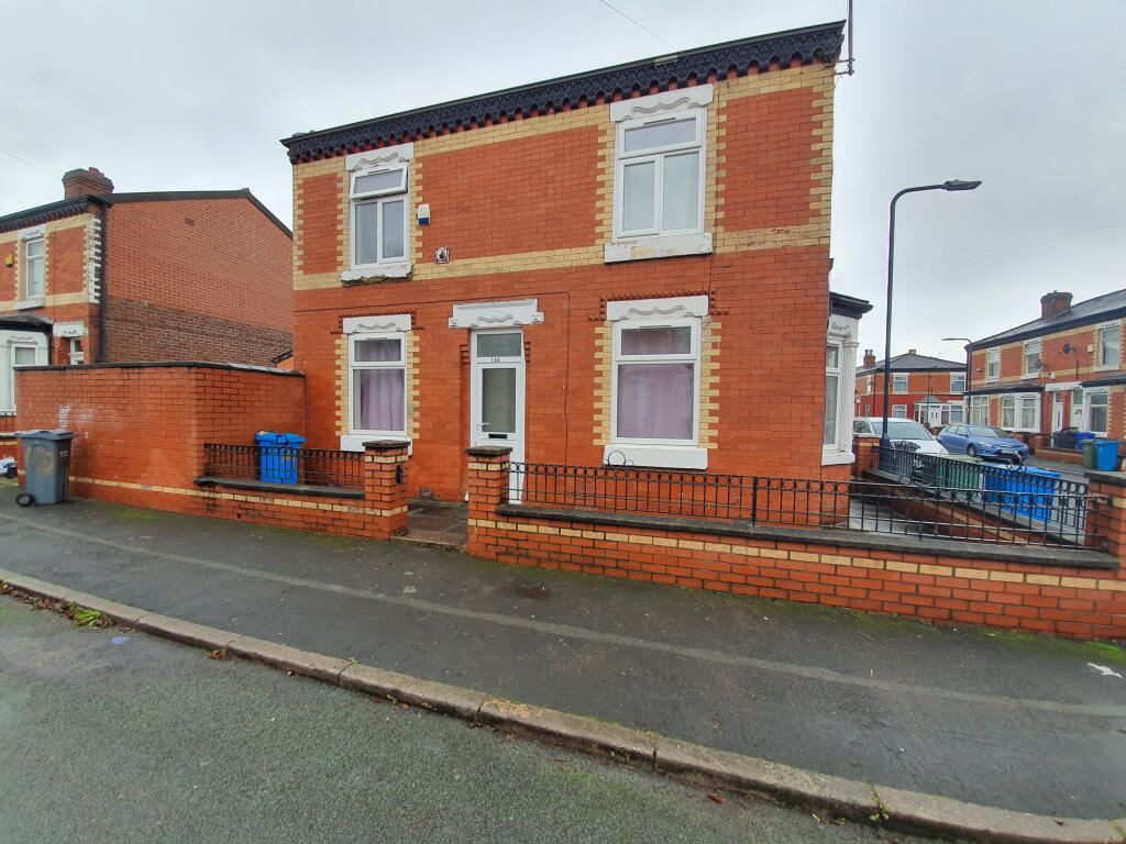 2 bed Mid Terraced House for rent in Droylsden. From Madina Property - Manchester