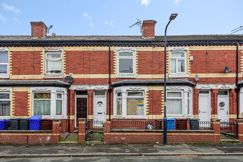 2 bed Mid Terraced House for rent in Manchester. From Madina Property - Manchester