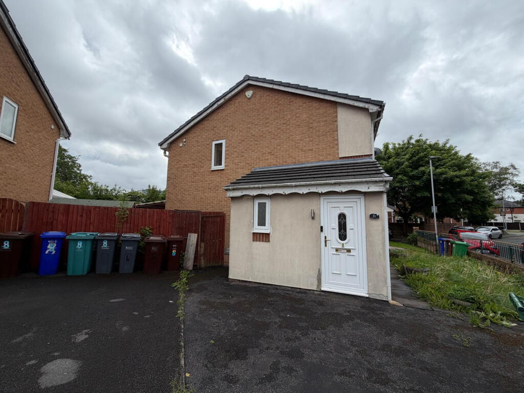 3 bed Semi Detached for rent in Gatley. From Madina Property - Manchester 3 bed Semi Detached for rent in Gatley. From Madina Property - Manchester