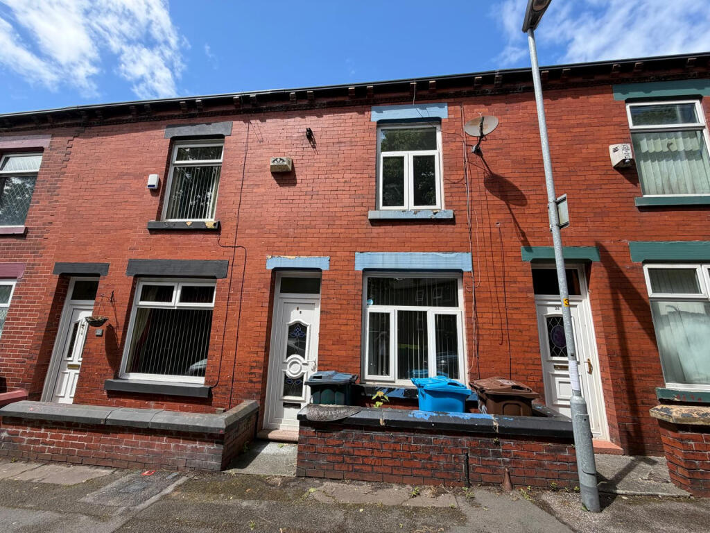 2 bed Mid Terraced House for rent in Chadderton. From Madina Property - Manchester
