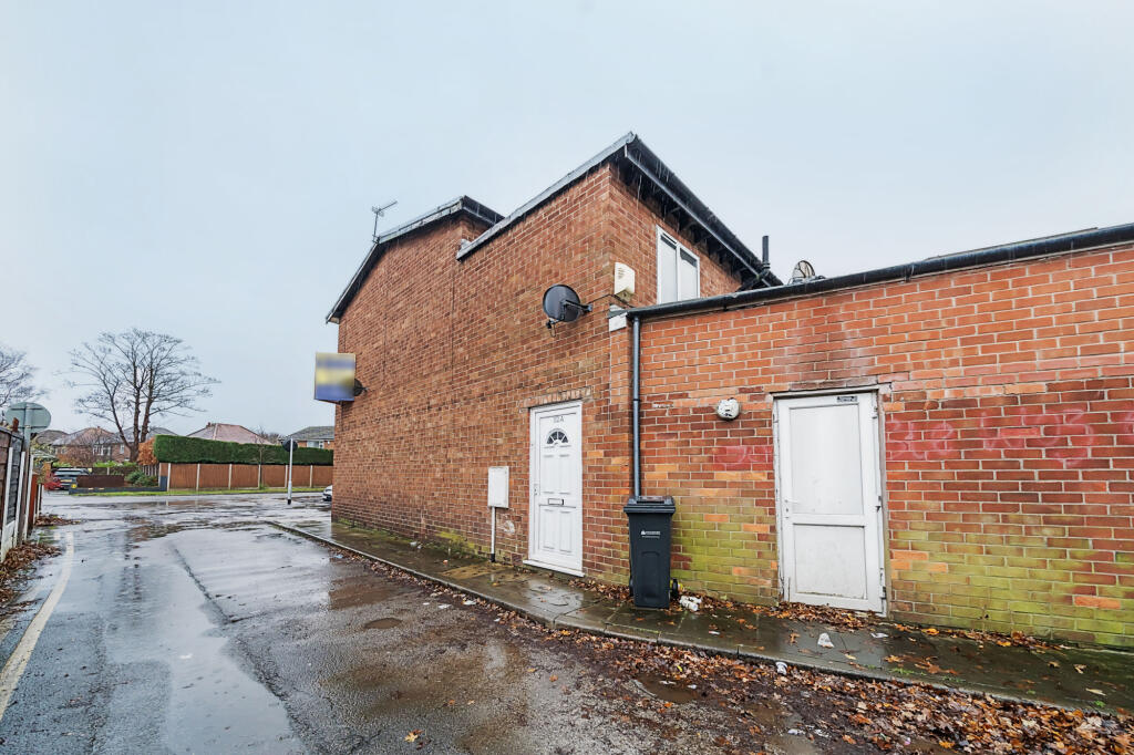 3 bed Apartment for rent in Cheadle Hulme. From Madina Property - Manchester