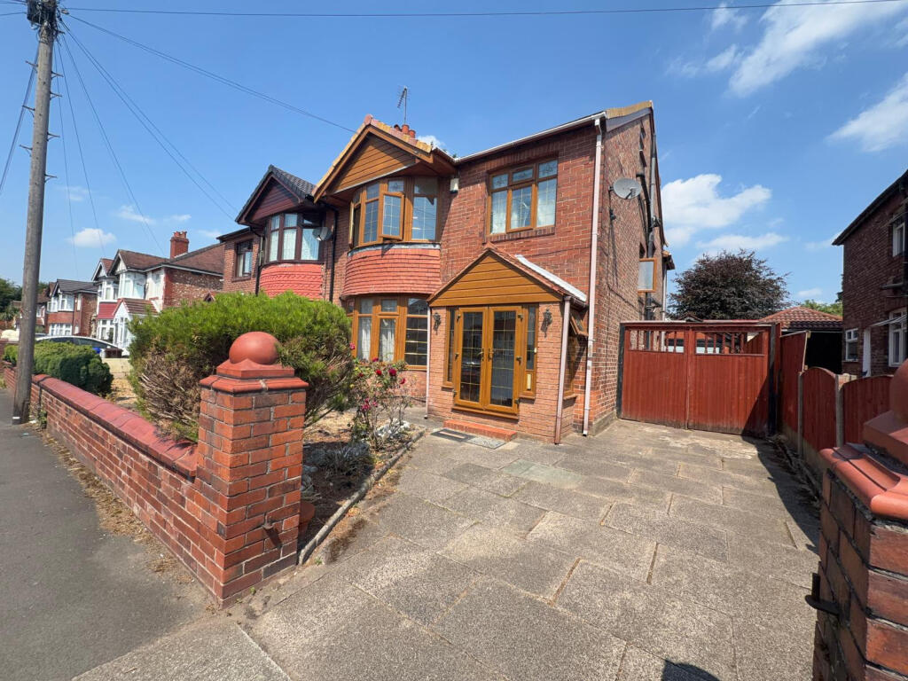 7 bed Semi Detached for rent in Stretford. From Madina Property - Manchester