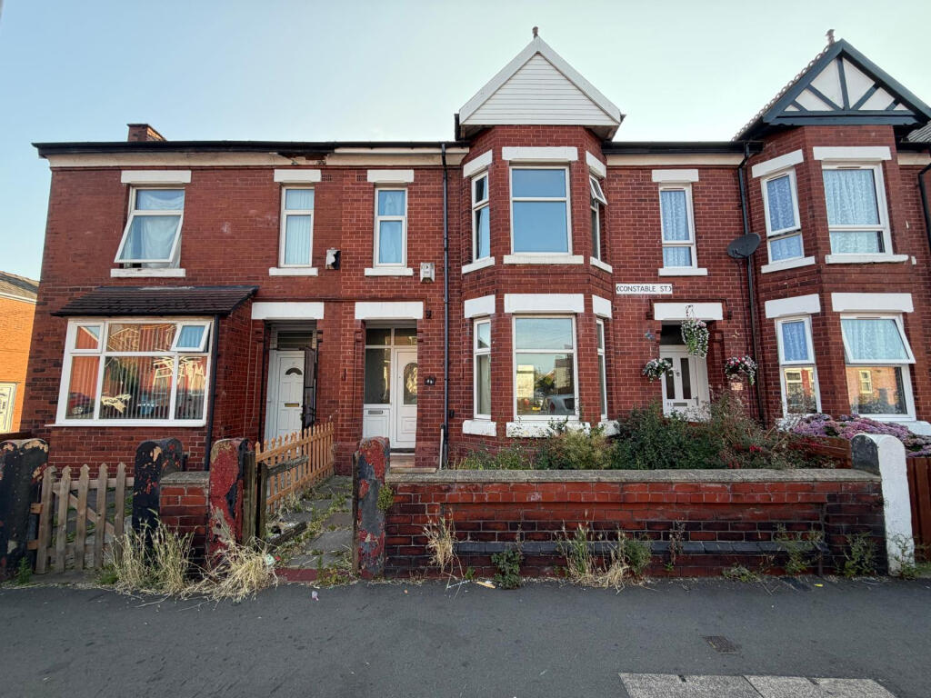 3 bed Mid Terraced House for rent in Droylsden. From Madina Property - Manchester