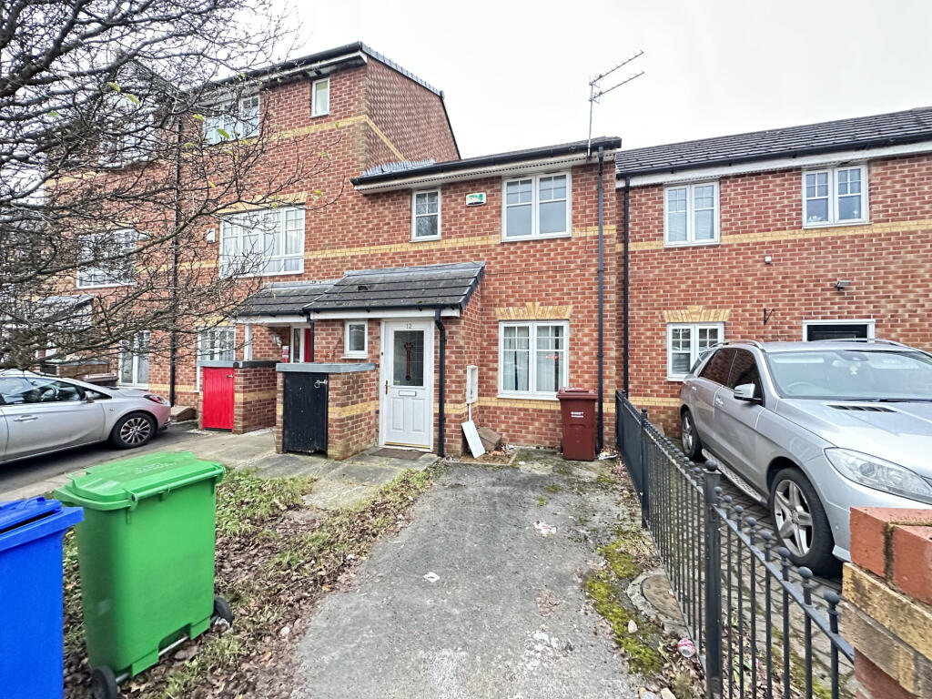 2 bed Mid Terraced House for rent in Gatley. From Madina Property - Manchester