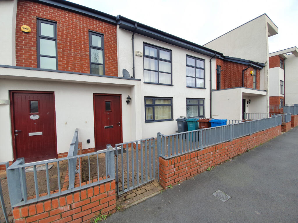 3 bed Mid Terraced House for rent in Manchester. From Madina Property - Manchester