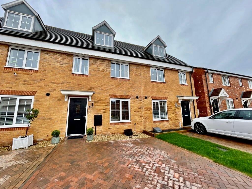 3 bed Mid Terraced House for rent in Bourne. From Mandairs Estate Agents - Peterborough