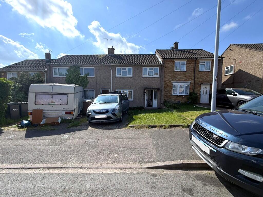 3 bed Mid Terraced House for rent in Chalton. From Marigold Residentials - Luton 3 bed Mid Terraced House for rent in Chalton. From Marigold Residentials - Luton
