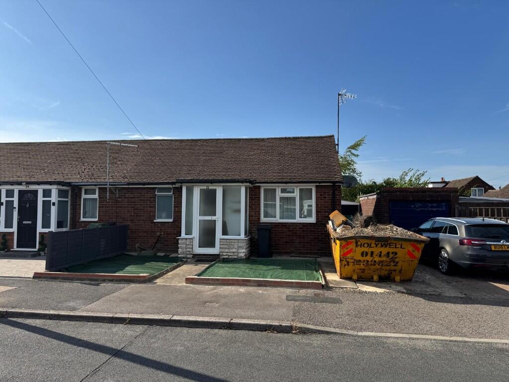 2 bed Semi-detached bungalow for rent in Chalton. From Marigold Residentials - Luton