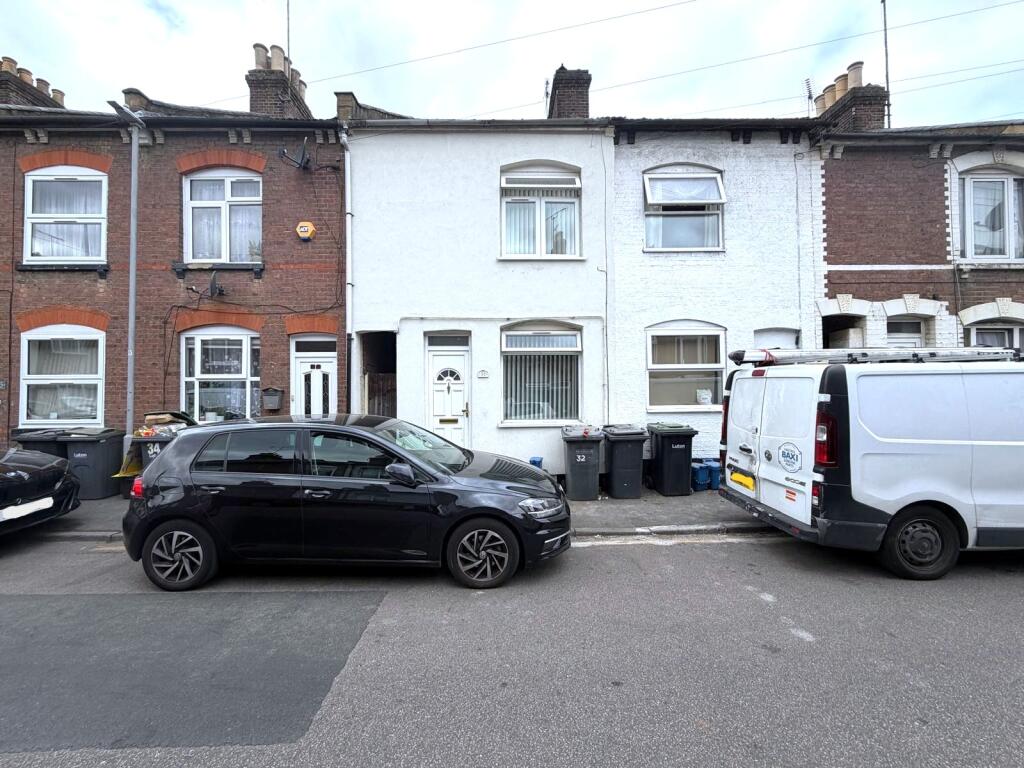 4 bed 1st Floor Flat for rent in Luton. From Marigold Residentials - Luton 4 bed 1st Floor Flat for rent in Luton. From Marigold Residentials - Luton