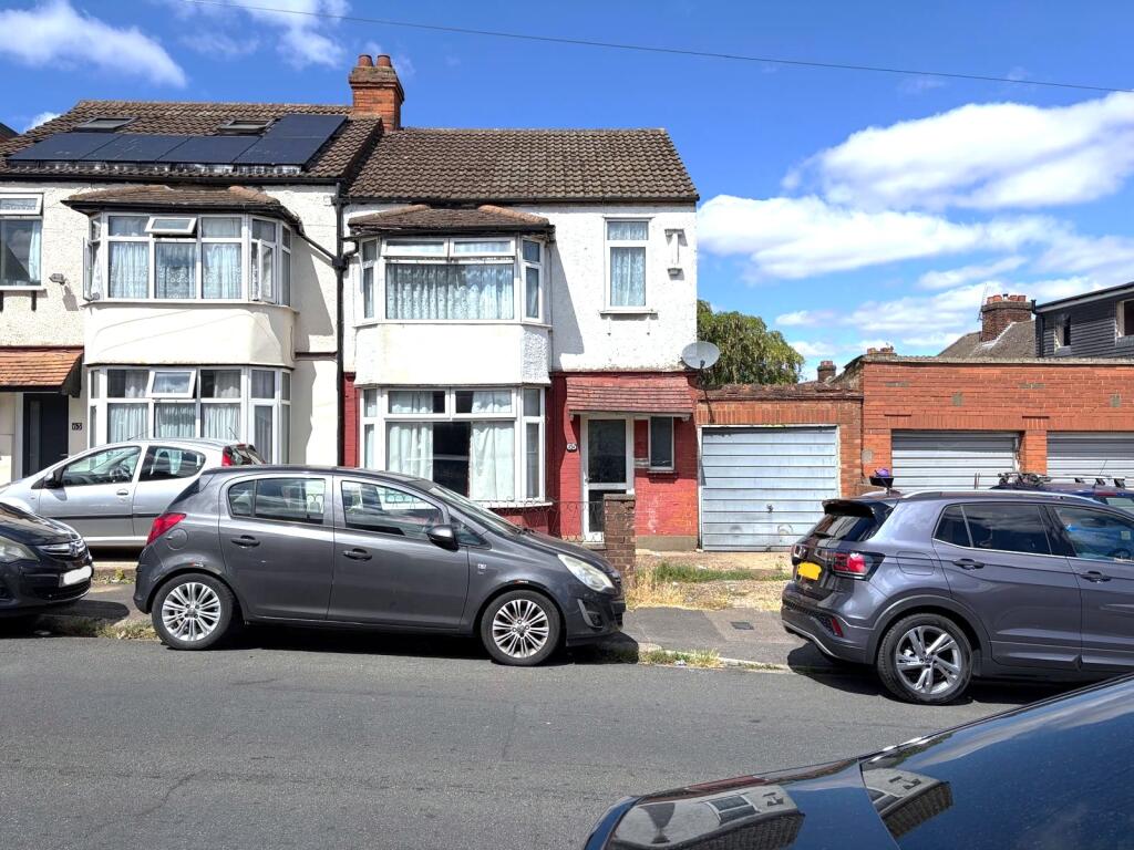 3 bed Semi Detached for rent in Chalton. From Marigold Residentials - Luton 3 bed Semi Detached for rent in Chalton. From Marigold Residentials - Luton