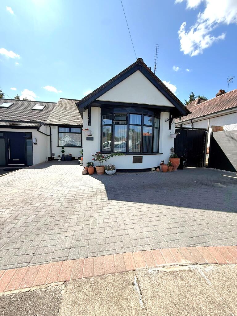 3 bed Semi-detached bungalow for rent in Chalton. From Marigold Residentials - Luton