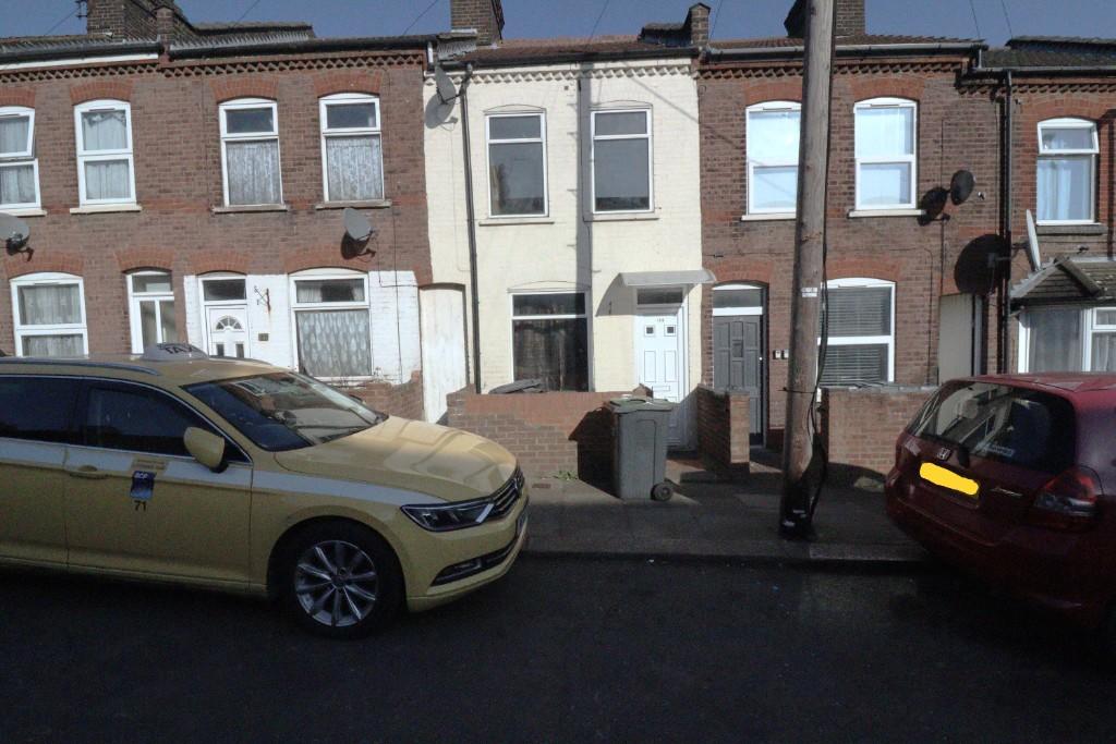 2 bed Mid Terraced House for rent in Chalton. From Marigold Residentials - Luton