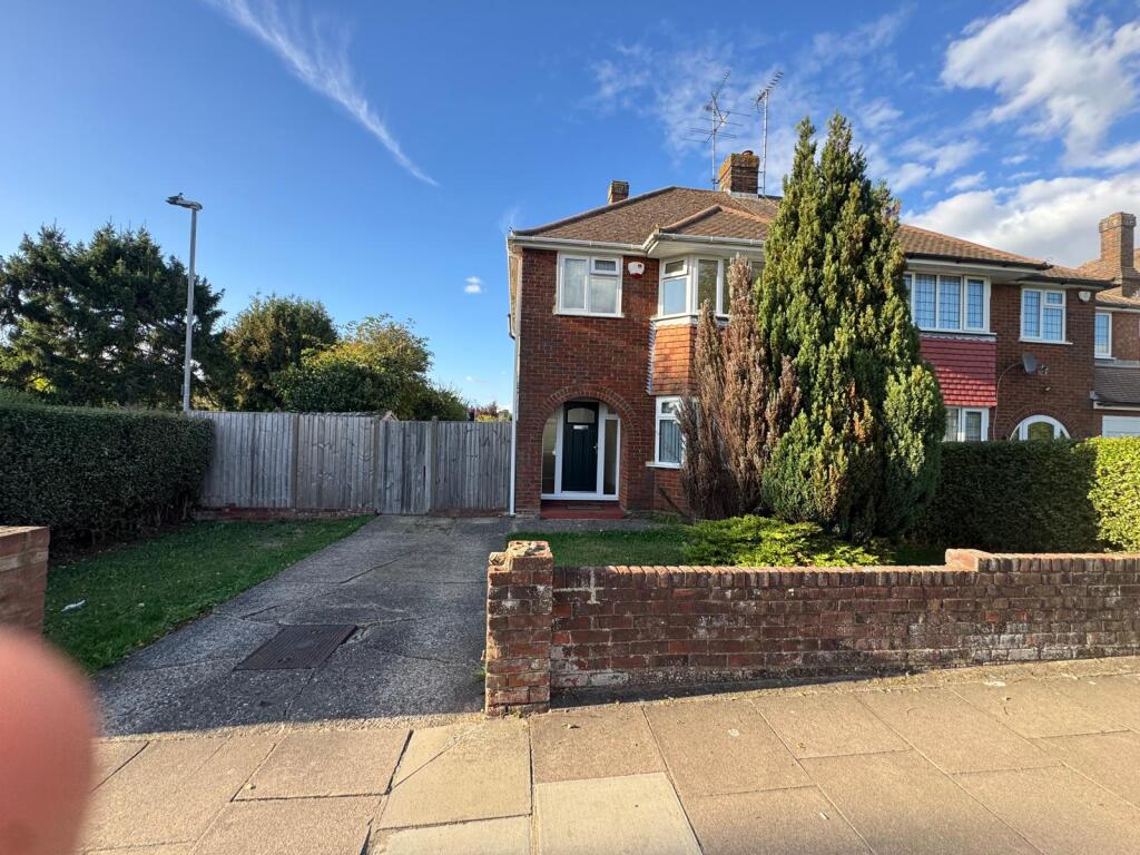 3 bed Semi Detached for rent in Mangrove Green. From Marigold Residentials - Luton