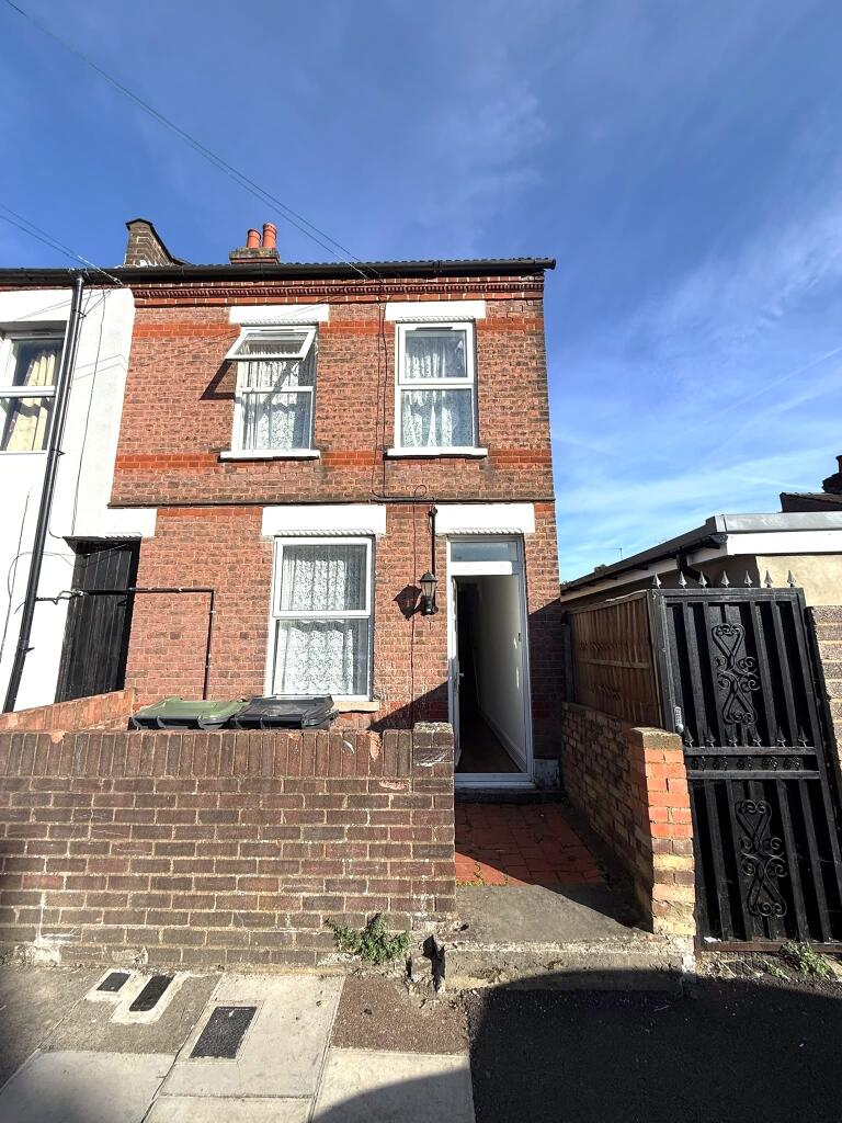 3 bed End of Terrace for rent in Luton. From Marigold Residentials - Luton 3 bed End of Terrace for rent in Luton. From Marigold Residentials - Luton