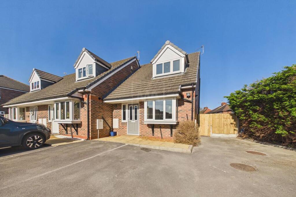 2 bed Semi-detached bungalow for rent in Warrington. From Mark Antony Estates - Warrington