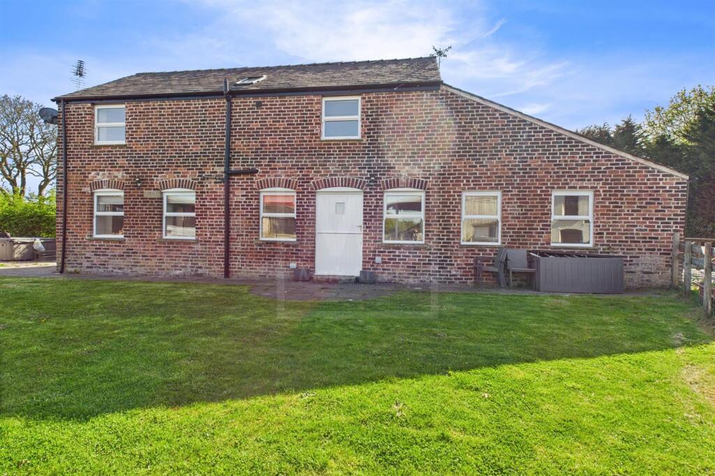 3 bed Detached for rent in Culcheth. From Mark Antony Estates - Warrington 3 bed Detached for rent in Culcheth. From Mark Antony Estates - Warrington