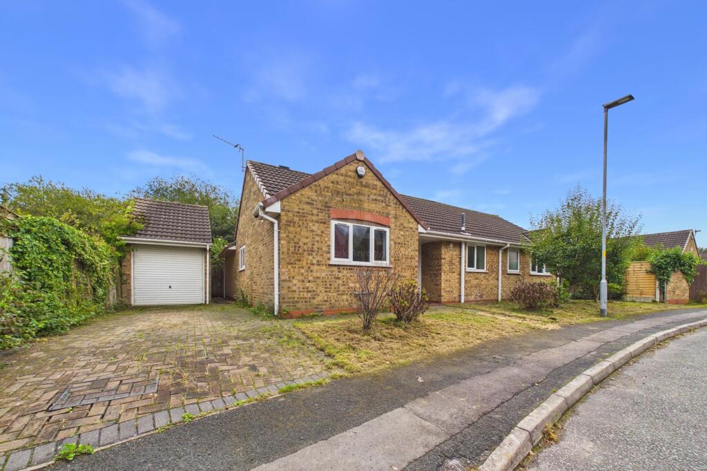 4 bed Detached bungalow for rent in Glazebrook. From Mark Antony Estates - Warrington