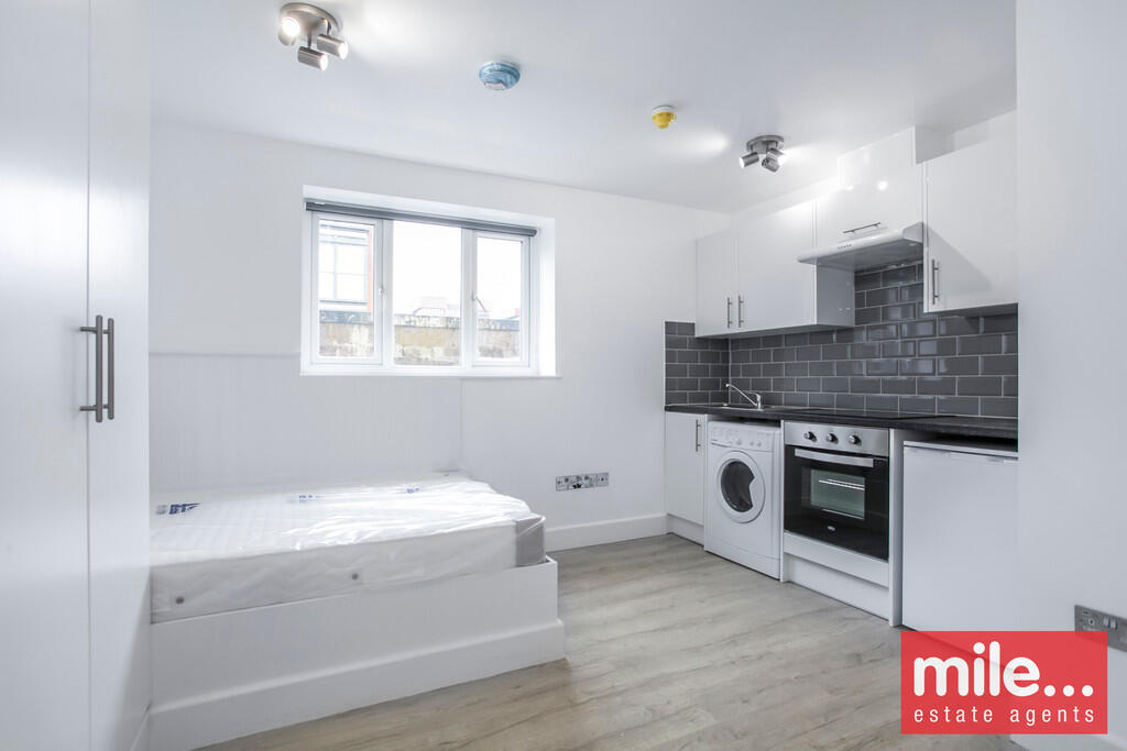4 bed Studio for rent in London. From Mile - Colindale