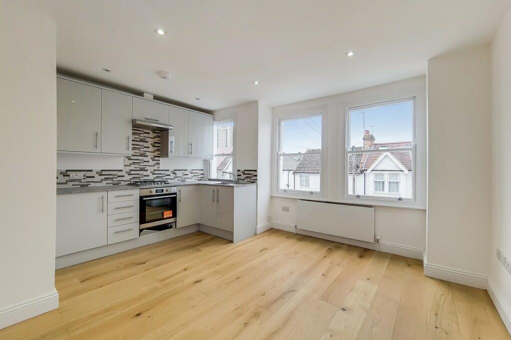2 bed Apartment for rent in Hendon. From Mile - Colindale