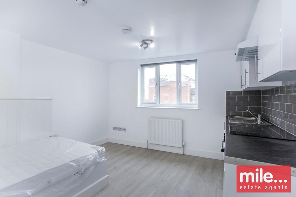 4 bed Studio for rent in London. From Mile - Colindale