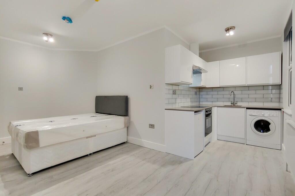 4 bed Apartment for rent in London. From Mile - Colindale