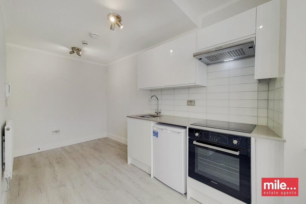 4 bed Studio for rent in London. From Mile - Colindale