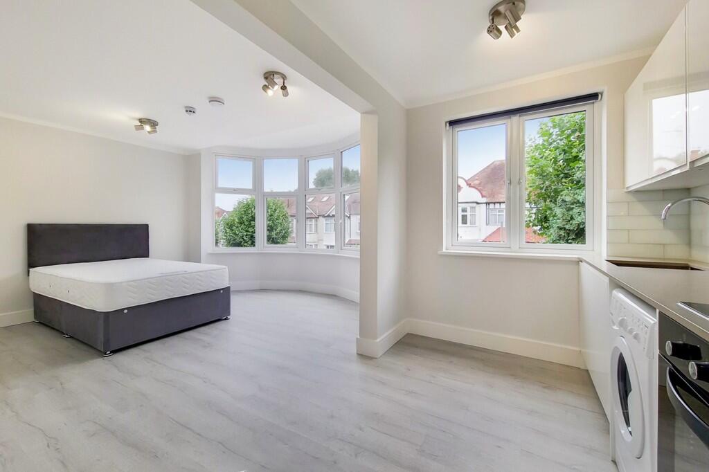4 bed Studio for rent in London. From Mile - Colindale