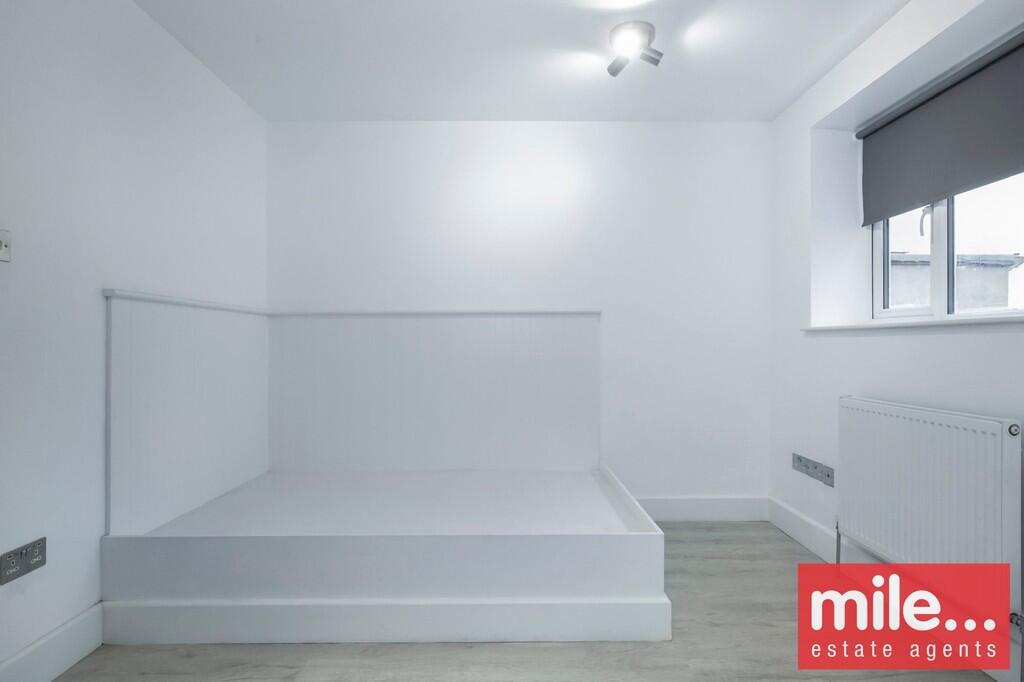 4 bed Studio for rent in London. From Mile - Colindale