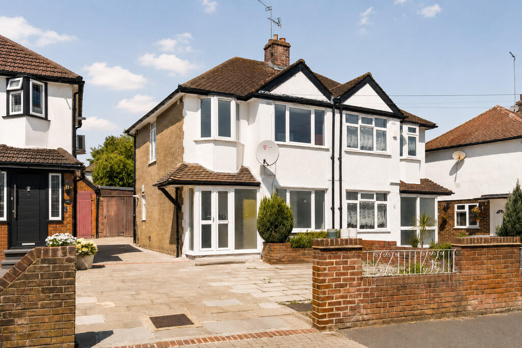 3 bed Semi Detached for rent in Hendon. From Mile - Colindale