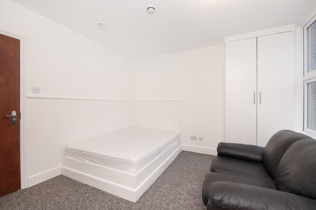 4 bed Studio for rent in Willesden. From Mile - Kensal Rise 4 bed Studio for rent in Willesden. From Mile - Kensal Rise