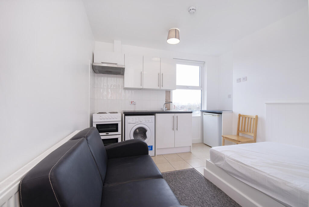 4 bed Studio for rent in Willesden. From Mile - Kensal Rise