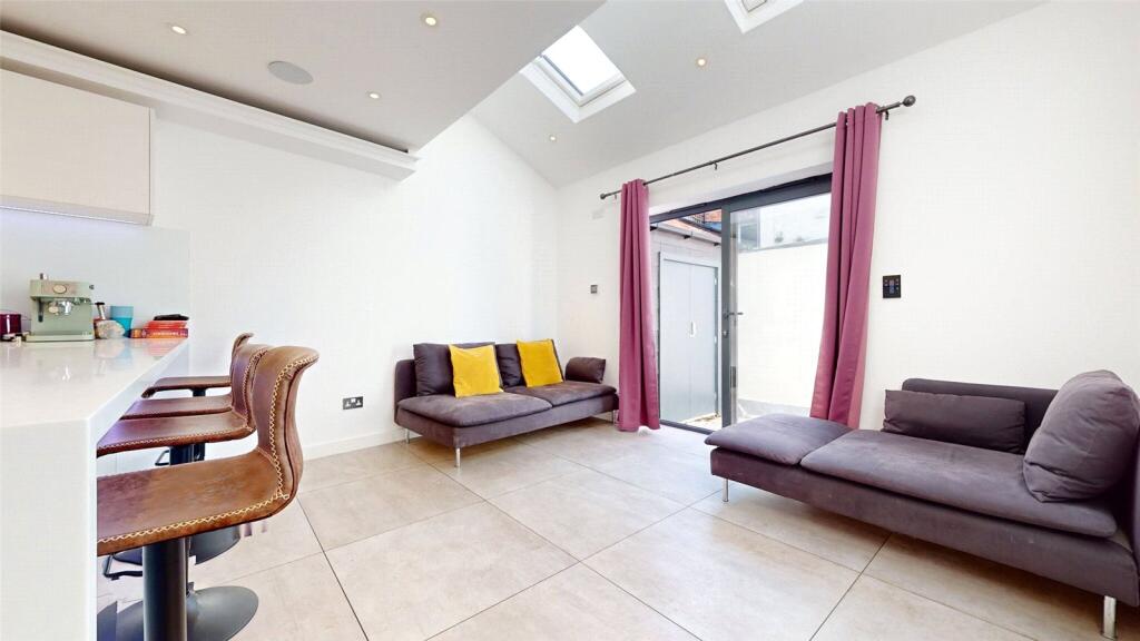 3 bed Mews for rent in London. From Ladybird Living