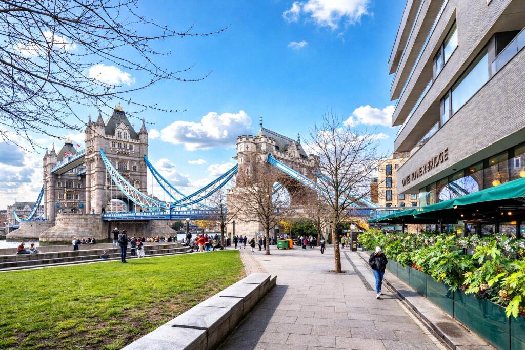 3 bed Apartment for rent in London. From Ladybird Living