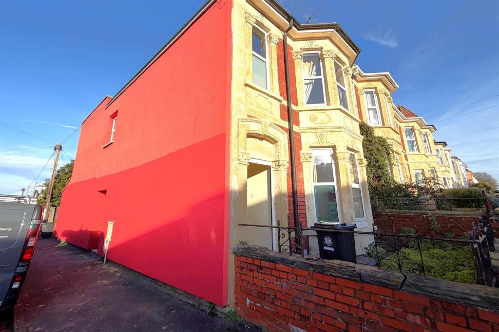 2 bed 1st Floor Flat for rent in Crofts End. From Moorfields Estate Agents - Hanham 2 bed 1st Floor Flat for rent in Crofts End. From Moorfields Estate Agents - Hanham