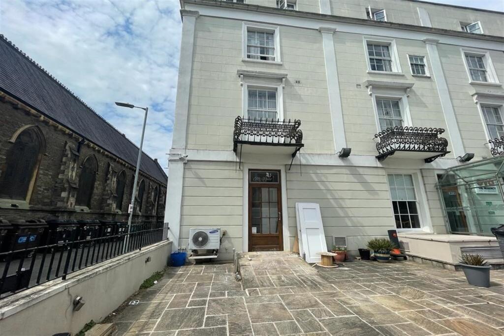 1 bed 1st Floor Flat for rent in Leigh Woods. From Moorfields Estate Agents - Hanham